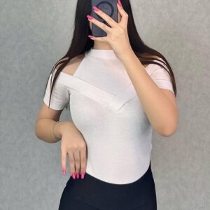 تیشرت یقه هفت سرشانه باز