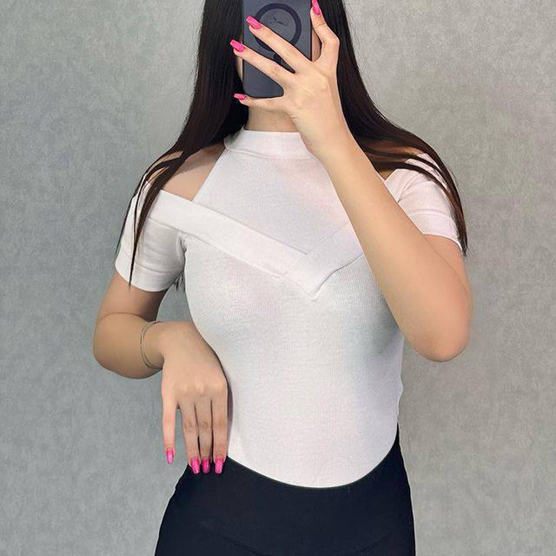 تیشرت یقه هفت سرشانه باز